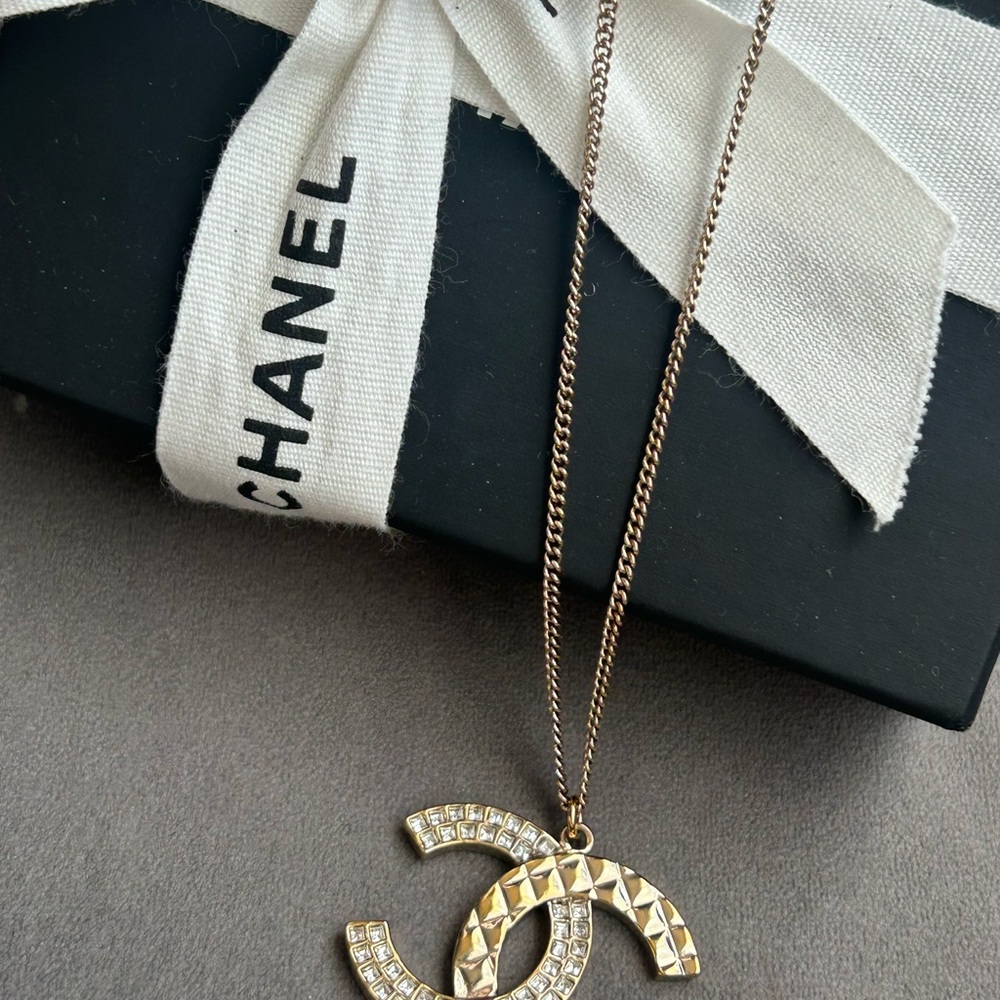 CHANEL Gold Necklace with Crystal Embellishments